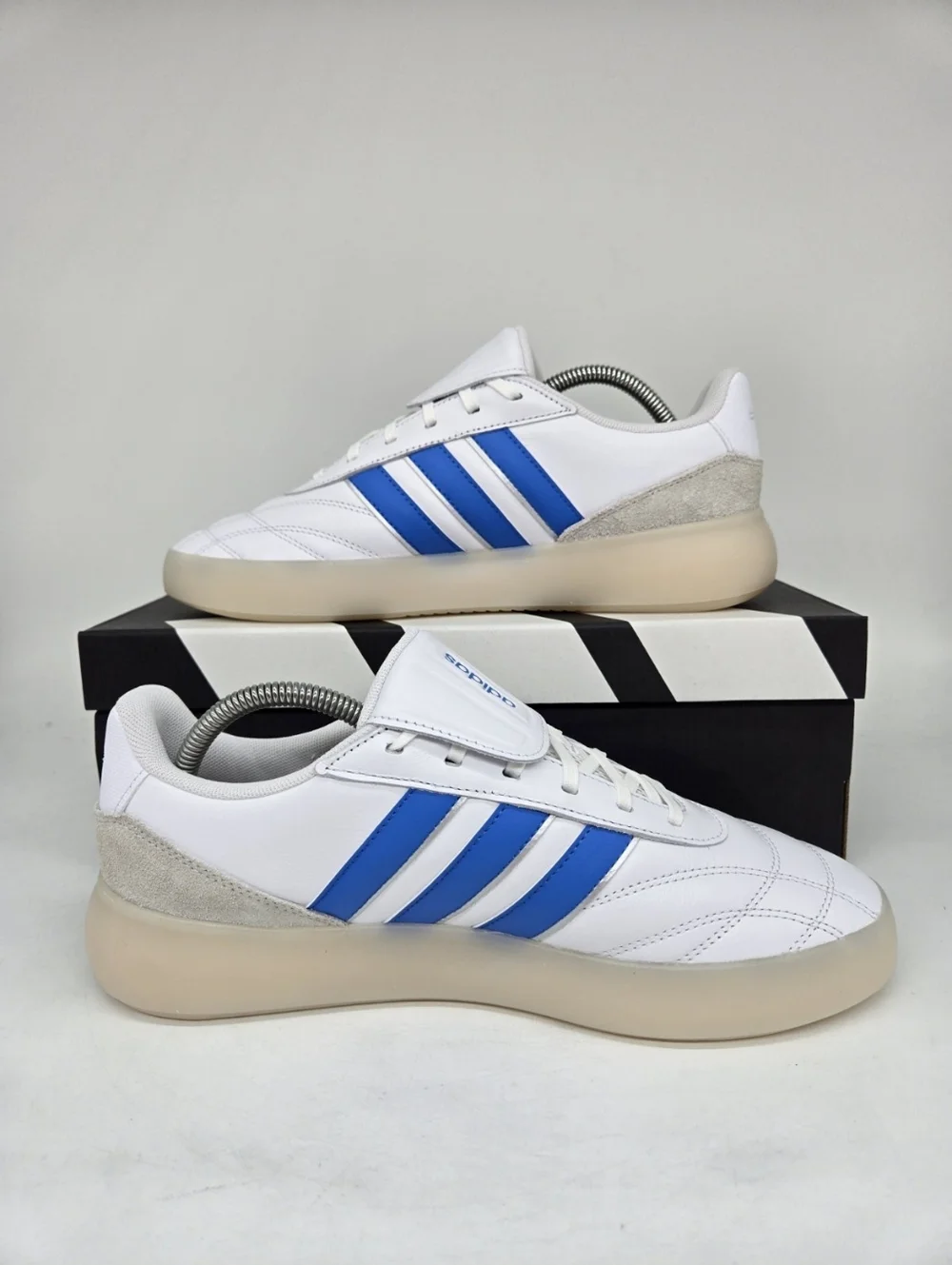 adidas Men's Barreda Mundial HQ2355 White Lucid Ray Blue Shoes Size 11.5 New